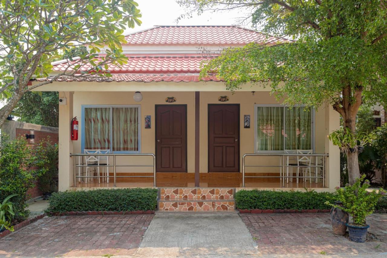 Pennaung Resort Bueng Kan Exteriör bild
