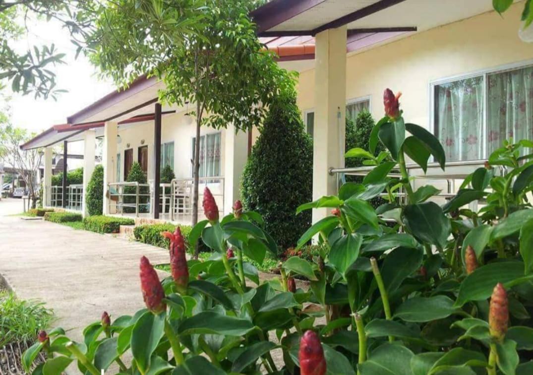 Pennaung Resort Bueng Kan Exteriör bild