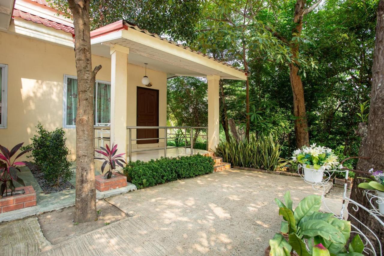 Pennaung Resort Bueng Kan Exteriör bild